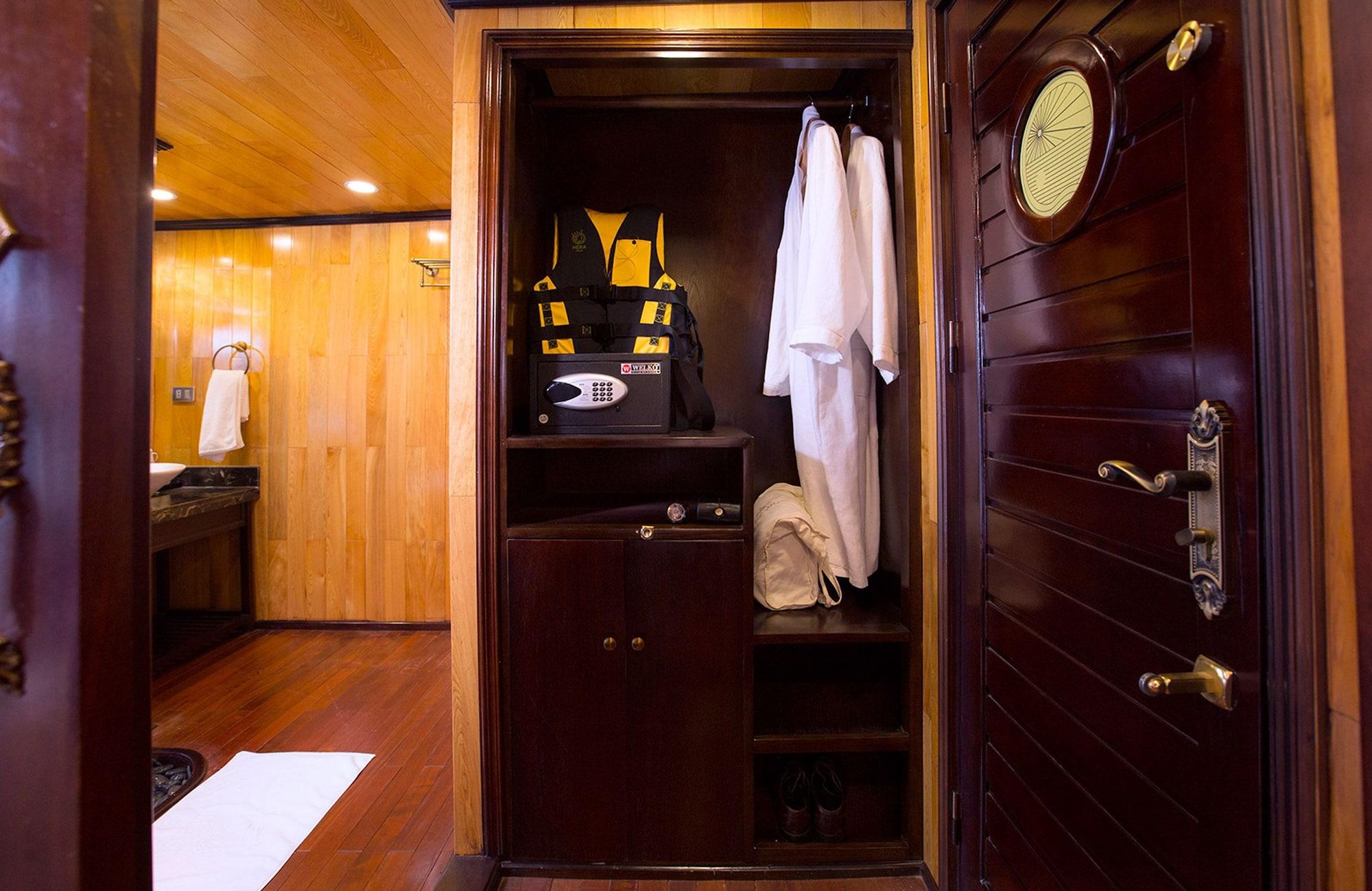Aphrodite Cruise Hạ Long Ngoại thất bức ảnh