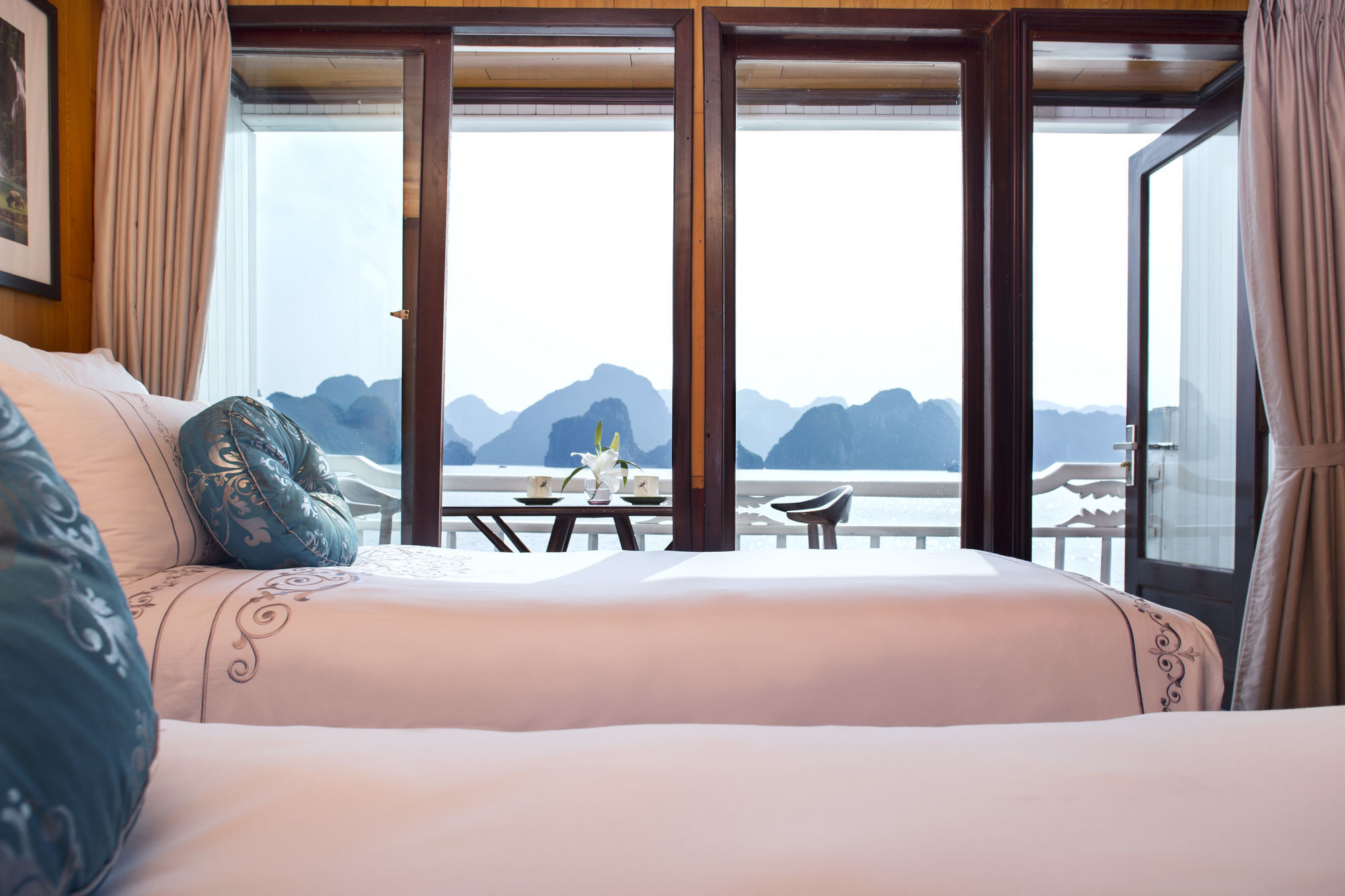 Aphrodite Cruise Hạ Long Ngoại thất bức ảnh