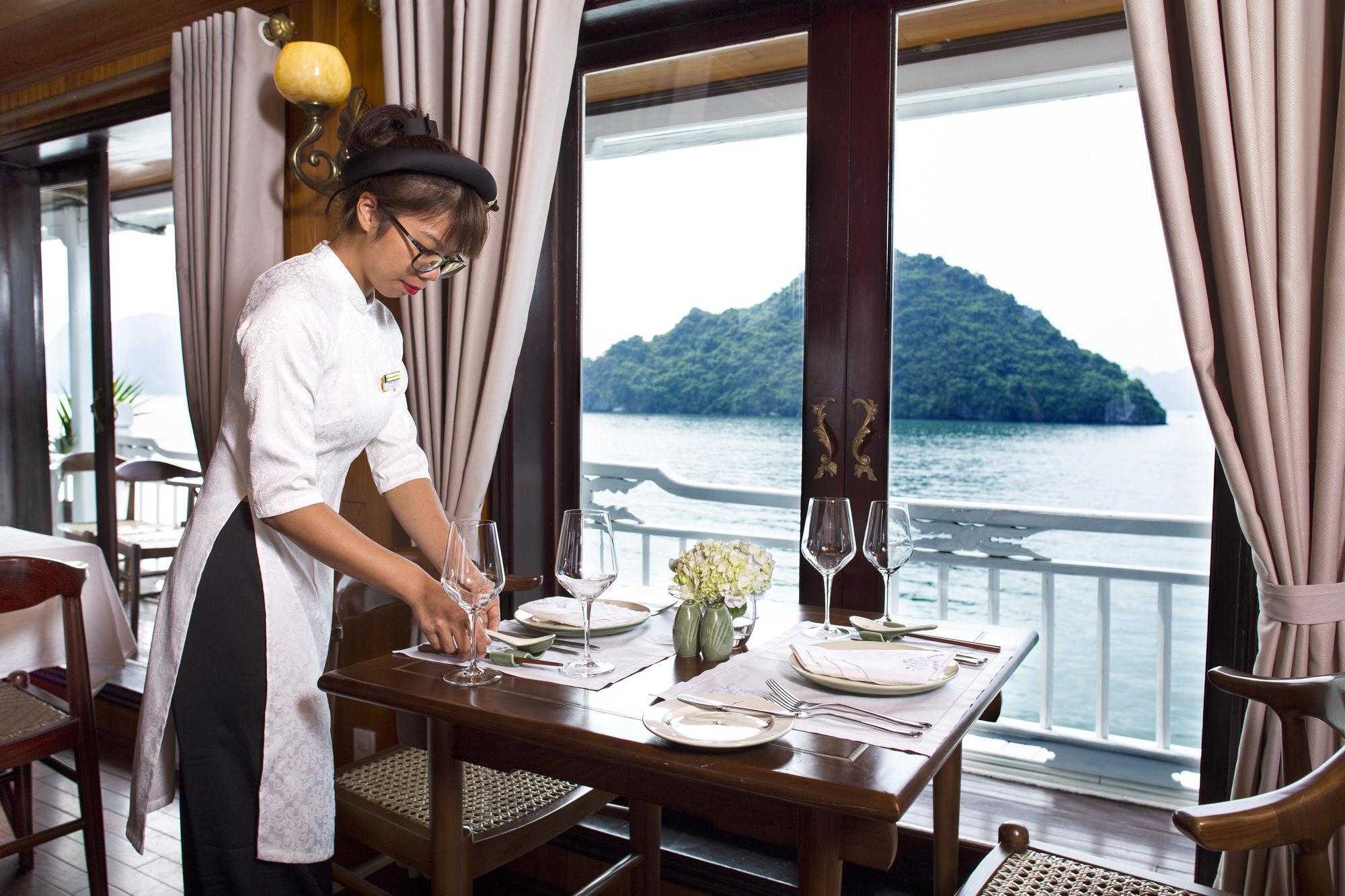 Aphrodite Cruise Hạ Long Ngoại thất bức ảnh