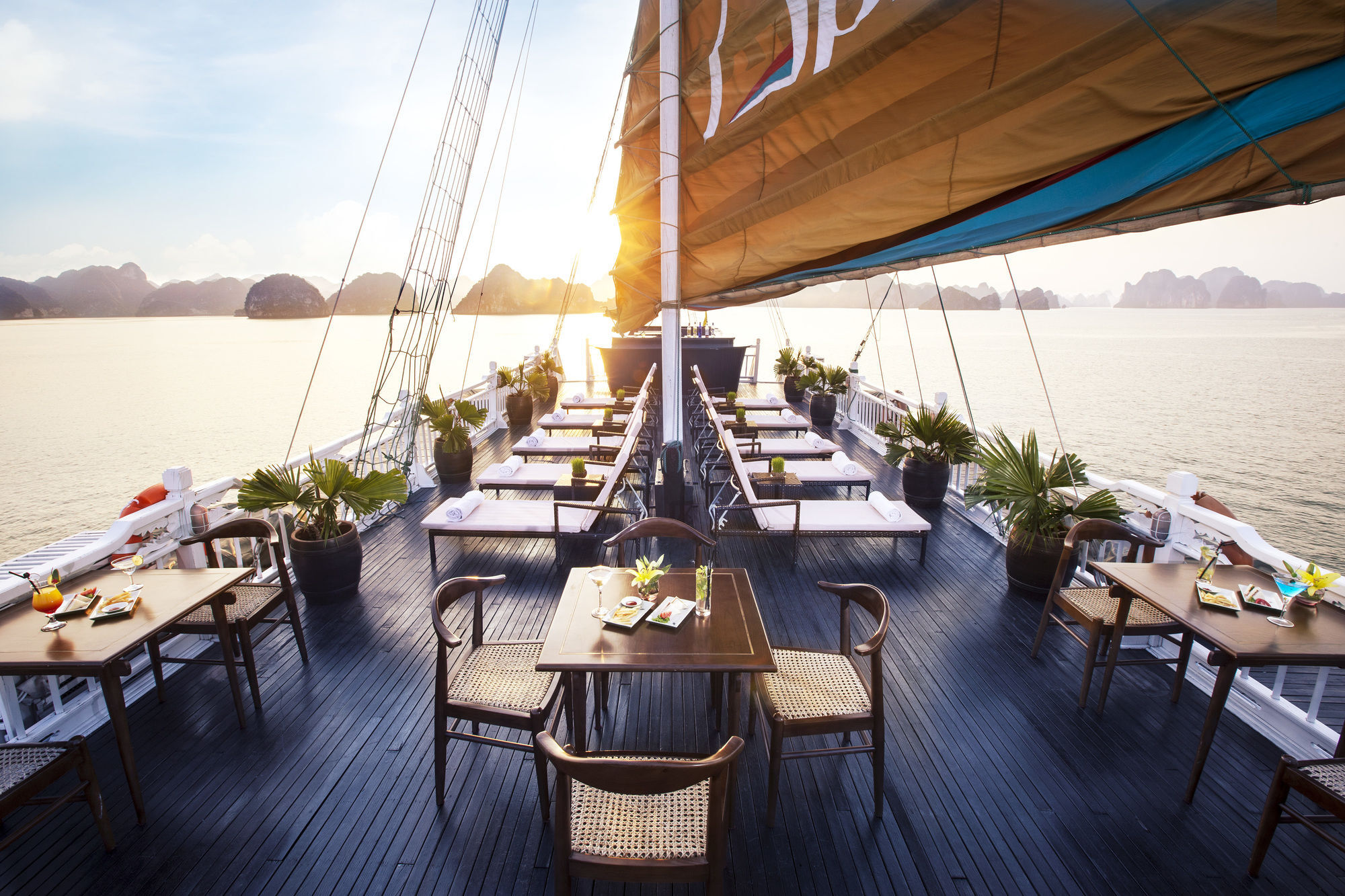 Aphrodite Cruise Hạ Long Ngoại thất bức ảnh