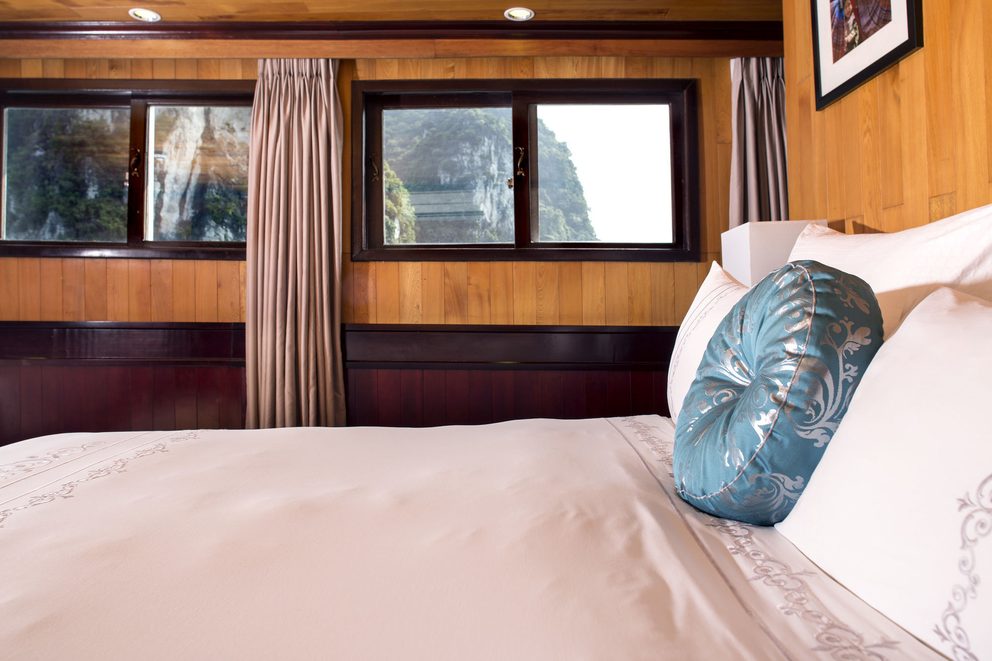 Aphrodite Cruise Hạ Long Ngoại thất bức ảnh